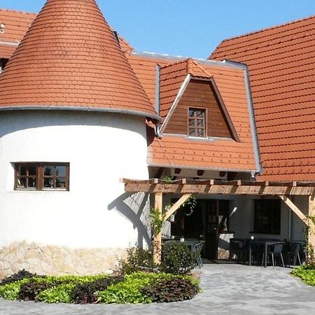 Kadarta Vendeglo Panzio Bed and Breakfast Veszprém Εξωτερικό φωτογραφία