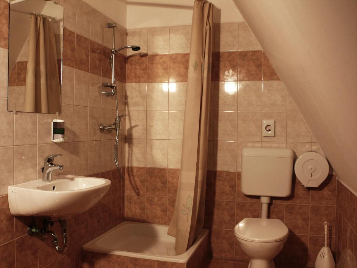Kadarta Vendeglo Panzio Bed and Breakfast Veszprém Εξωτερικό φωτογραφία