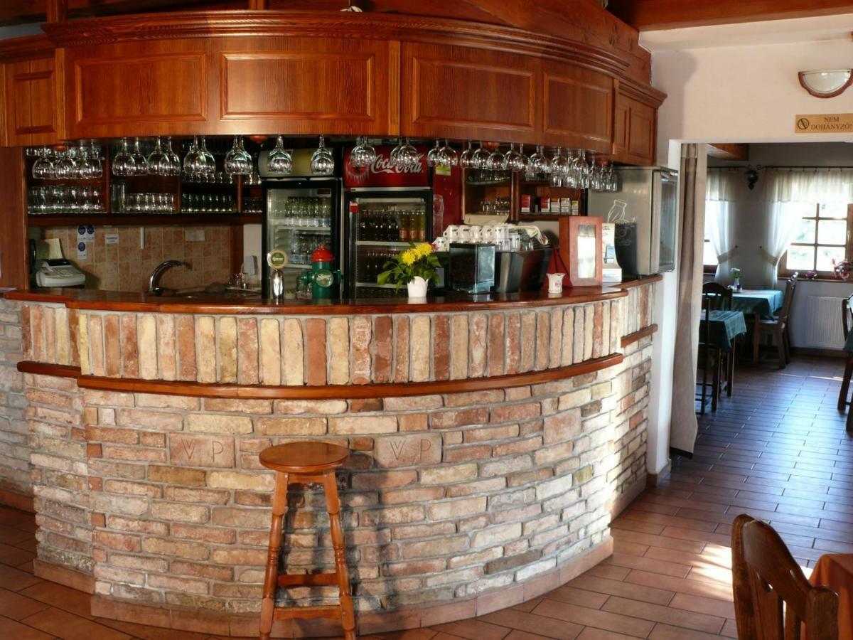 Kadarta Vendeglo Panzio Bed and Breakfast Veszprém Εξωτερικό φωτογραφία